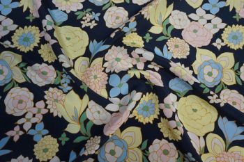 Lady McElroy Floral nova - Navy - Remnant - 1.4m
